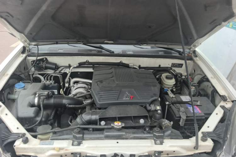 Used Haval H5 Classic 2016 Classic Edition 2.0T Manual Two-Wheel Drive Elite Model Engine Bay
