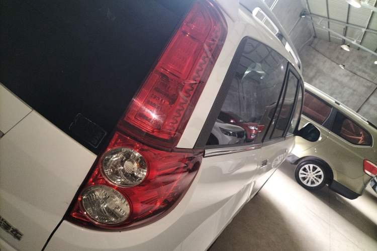 Used Haval H5 Classic 2016 Classic Edition 2.0T Manual 4x4 Prestige Model Exterior 6