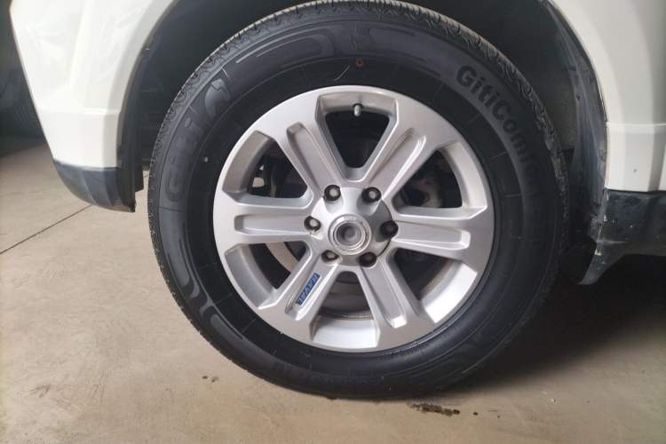 Used Haval H5 Classic 2016 Classic Edition 2.0T Manual 4x4 Prestige Model Exterior 7