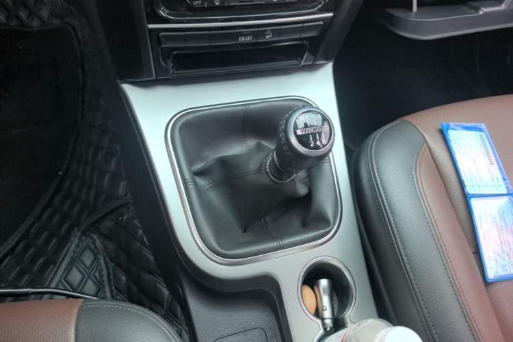Used Haval H5 Classic 2016 Classic Edition 2.0T Manual Two-Wheel Drive Elite Model Gear Lever