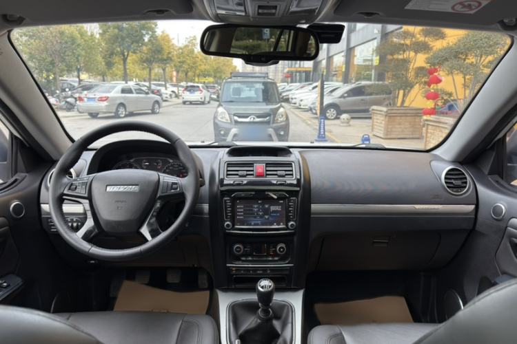Used Haval H5 Classic 2016 Classic Edition 2.0T Manual 4x4 Prestige Model Interior 14
