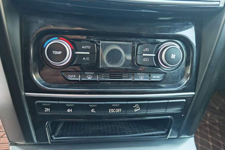 Used Haval H5 Classic 2016 Classic Edition 2.0T Manual 4x4 Prestige Model Interior 2