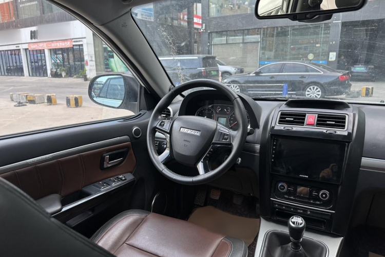 Used Haval H5 Classic 2016 Classic Edition 2.0T Manual 4x4 Prestige Model Interior 3