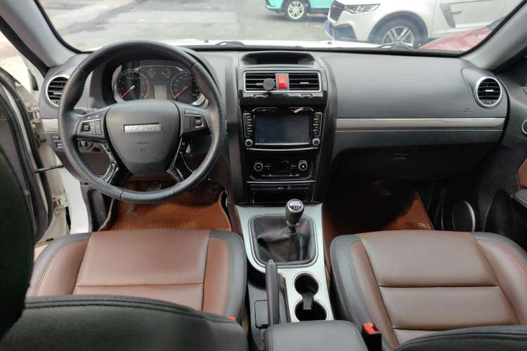 Used Haval H5 Classic 2016 Classic Edition 2.0T Manual Two-Wheel Drive Elite Model Interior 3