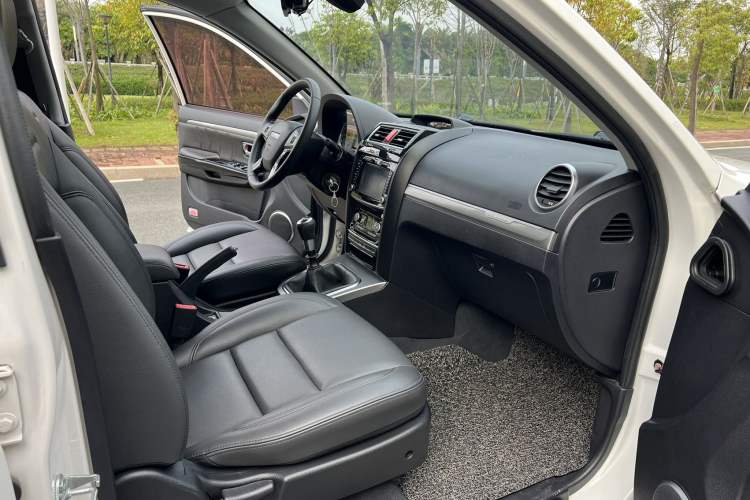 Used Haval H5 Classic 2016 Classic Edition 2.0T Manual Two-Wheel Drive Elite Model Interior 4