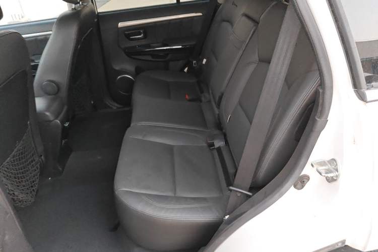 Used Haval H5 Classic 2016 Classic Edition 2.0T Manual Two-Wheel Drive Prestige Model Interior 4