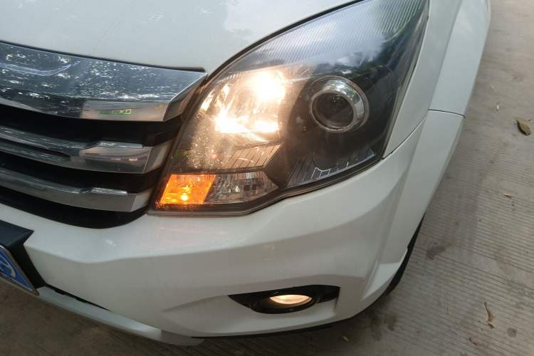 Used Haval H5 Classic 2016 Classic Edition 2.0T Manual Two-Wheel Drive Elite Model Left Front Headlight