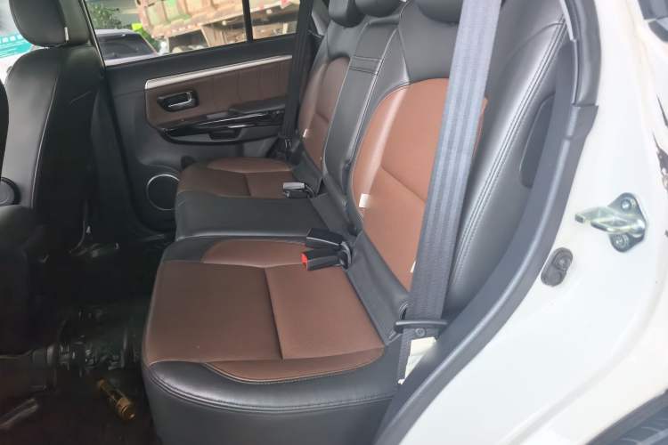 Used Haval H5 Classic 2016 Classic Edition 2.0T Manual Two-Wheel Drive Elite Model Left Rear Seat