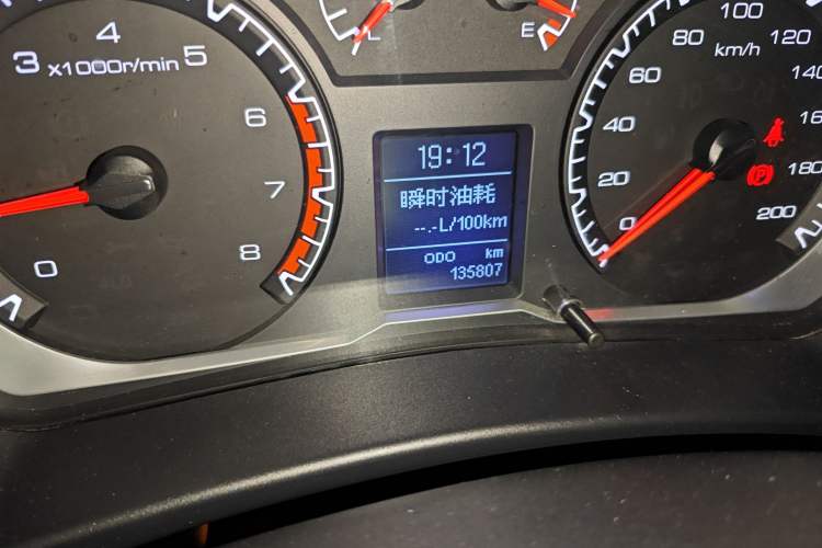 Used Haval H5 Classic 2016 Classic Edition 2.0T Manual Two-Wheel Drive Elite Model Odometer Close Up