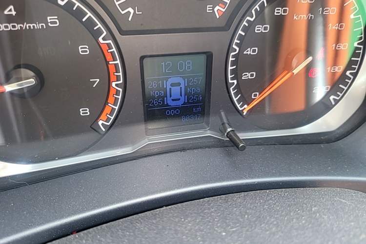 Used Haval H5 Classic 2016 Classic Edition 2.0T Manual Two-Wheel Drive Elite Model Odometer Close Up