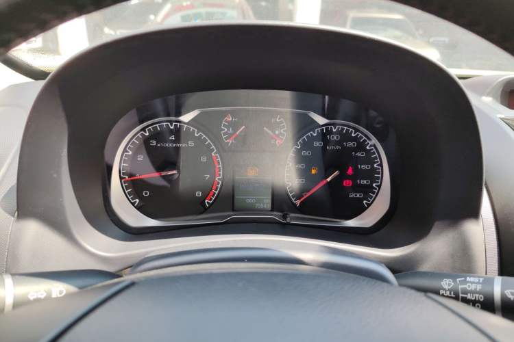Used Haval H5 Classic 2016 Classic Edition 2.0T Manual Two-Wheel Drive Elite Model Odometer Close Up