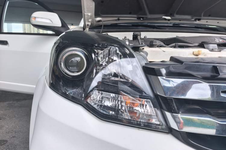 Used Haval H5 Classic 2016 Classic Edition 2.0T Manual Two-Wheel Drive Elite Model Right Front Headlight