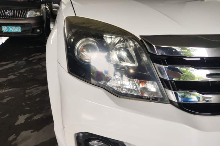 Used Haval H5 Classic 2016 Classic Edition 2.0T Manual Two-Wheel Drive Elite Model Right Front Headlight