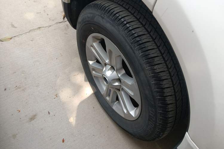 Used Haval H5 Classic 2016 Classic Edition 2.0T Manual Two-Wheel Drive Elite Model Right Rear Wheel Hub