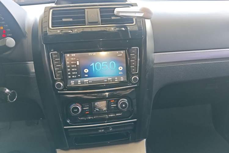 Used Haval H5 Classic 2018 Classic Edition 2.0T Manual Two-Wheel Drive Elite Model Audio And AC Panel