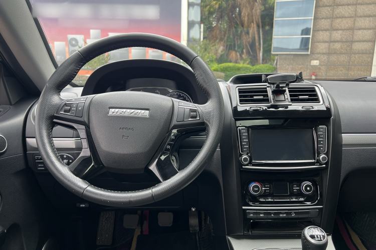 Used Haval H5 Classic 2018 Classic Edition 2.0T Diesel Manual 4x4 Prestige Model Center Console