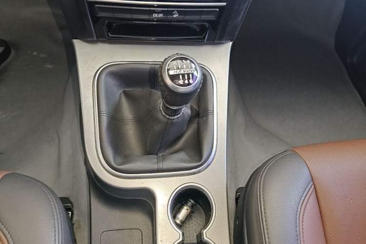 Used Haval H5 Classic 2018 Classic Edition 2.0T Manual Two-Wheel Drive Elite Model Gear Lever