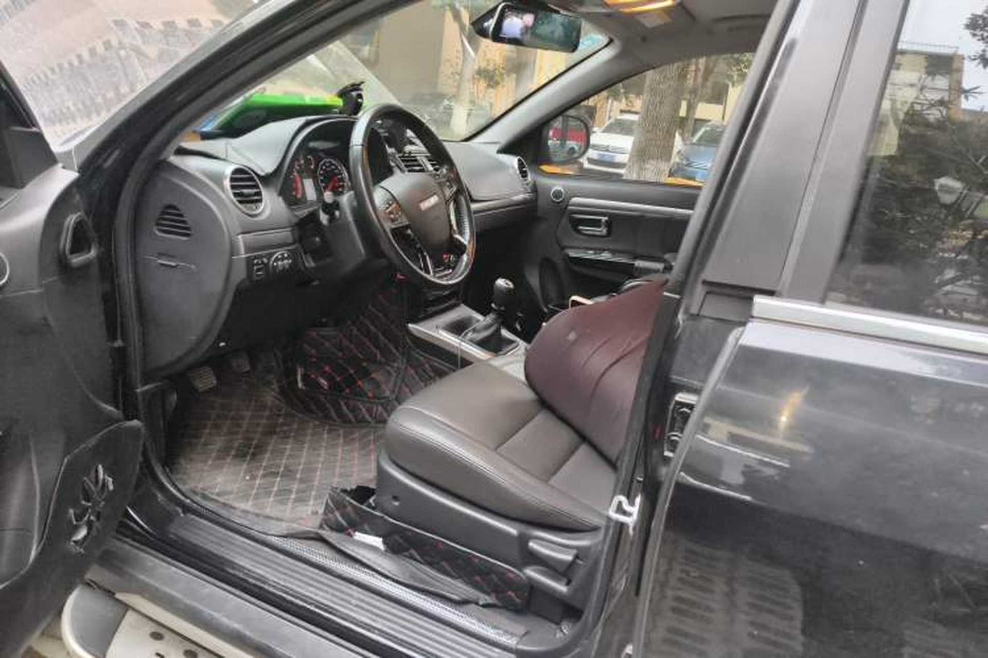 Used Haval H5 Classic 2018 Classic Edition 2.0T Manual Two-Wheel Drive Elite Model Interior 3