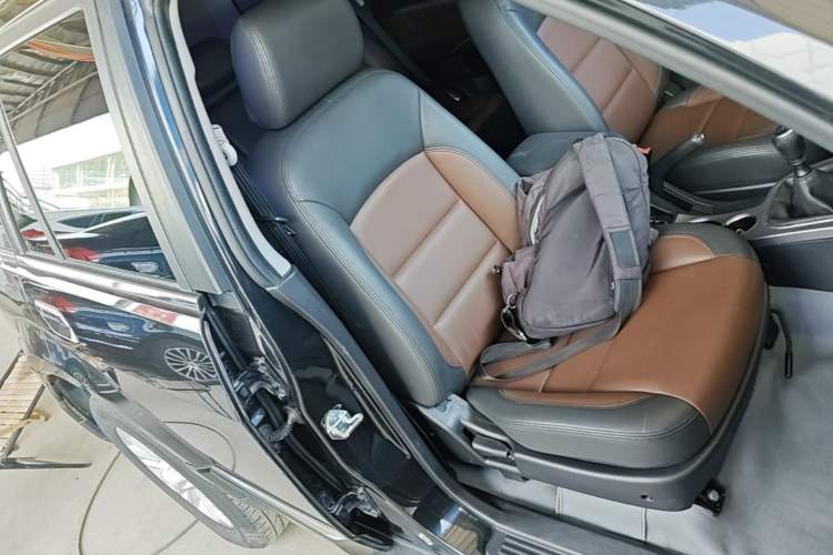 Used Haval H5 Classic 2018 Classic Edition 2.0T Manual Two-Wheel Drive Elite Model Right Front Seat