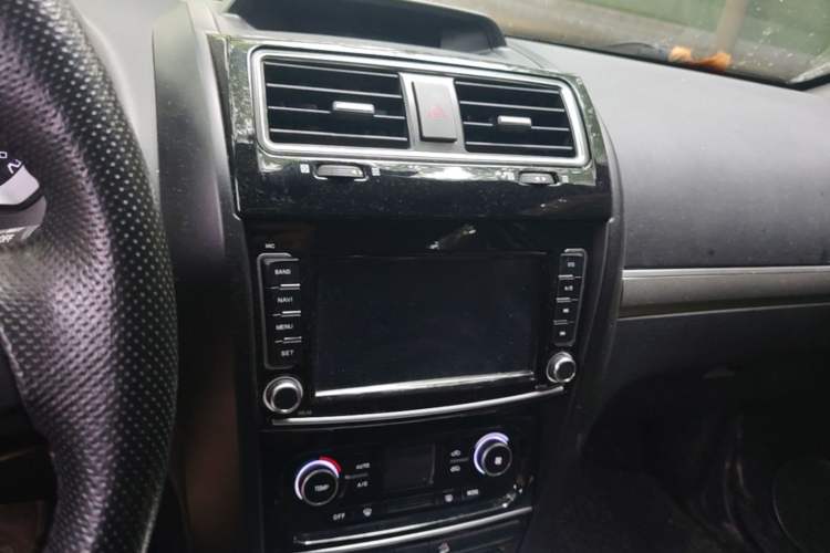 Used Haval H5 Classic 2018 Classic Edition 2.0T Manual Two-Wheel Drive Elite Model Audio And AC Panel