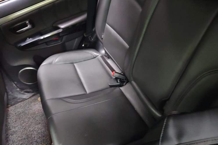 Used Haval H5 Classic 2018 Classic Edition 2.0T Manual Two-Wheel Drive Elite Model Left Rear Seat