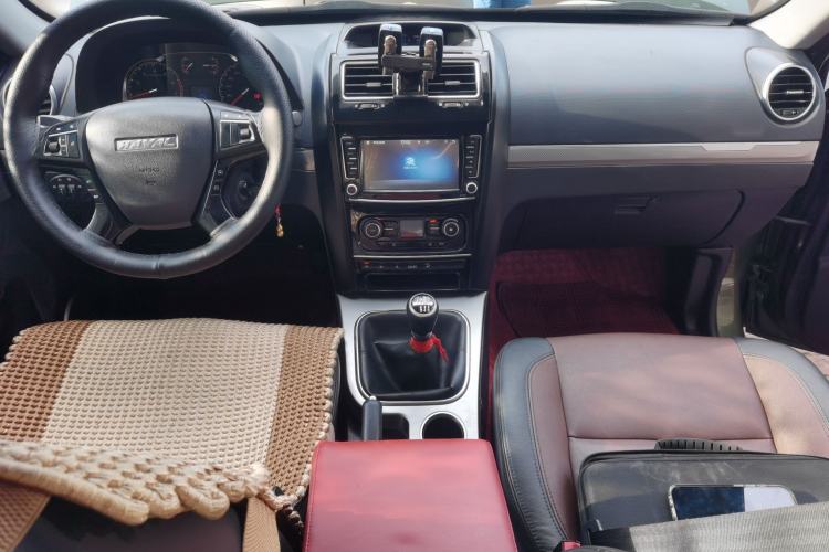 Used Haval H5 Classic 2018 Classic Edition 2.0T Manual 4x4 Prestige Model Center Console