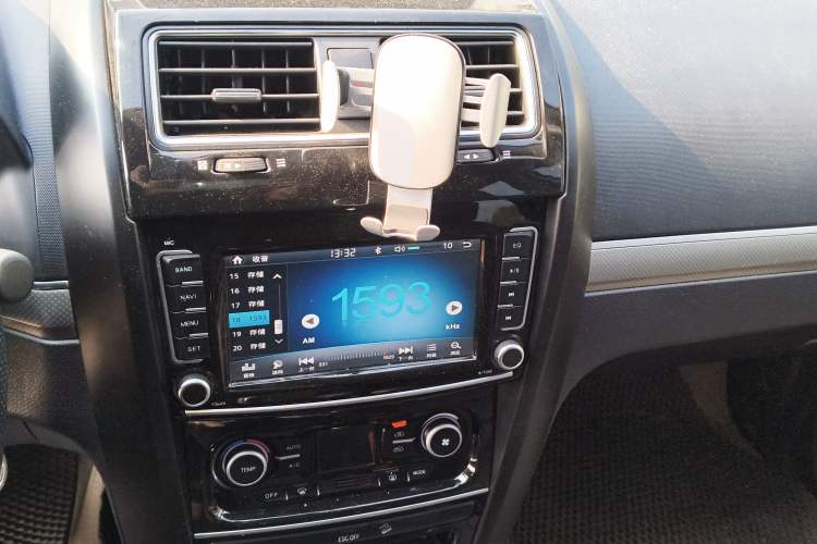 Used Haval H5 Classic 2018 Classic Edition 2.0T Manual Two-Wheel Drive Elite Model Audio And AC Panel