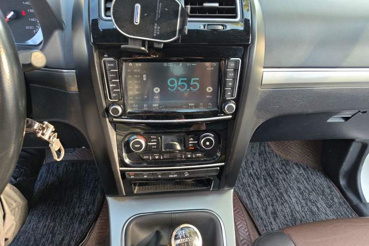 Used Haval H5 Classic 2018 Classic Edition 2.0T Manual 4x4 Prestige Model Audio And AC Panel