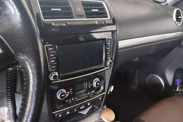 Used Haval H5 Classic 2018 Classic Edition 2.0T Diesel Manual 4x4 Prestige Model Audio And AC Panel