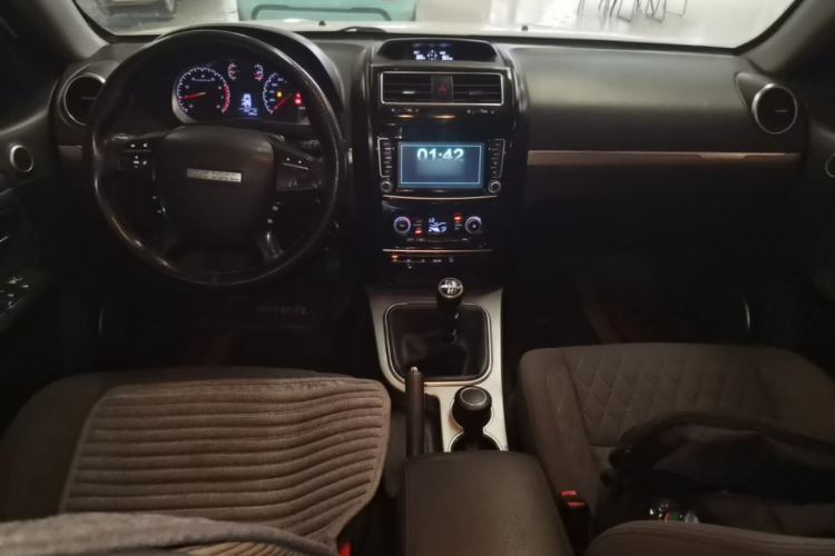 Used Haval H5 Classic 2018 Classic Edition 2.0T Manual 4x4 Progressive Model Center Console