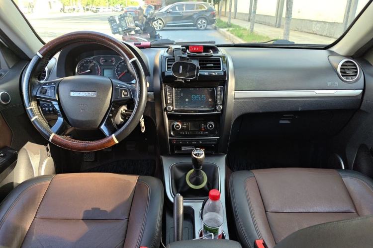 Used Haval H5 Classic 2018 Classic Edition 2.0T Manual 4x4 Prestige Model Center Console