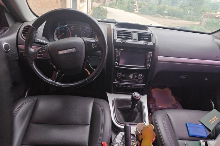Used Haval H5 Classic 2018 Classic Edition 2.0T Diesel Manual 4x4 Elite Model Center Console