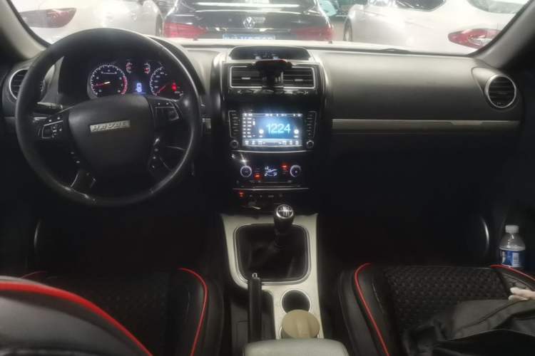 Used Haval H5 Classic 2018 Classic Edition 2.0T Manual 4x4 Progressive Model Center Console
