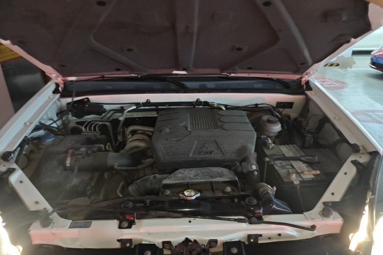 Used Haval H5 Classic 2018 Classic Edition 2.0T Manual Two-Wheel Drive Elite Model Engine Bay
