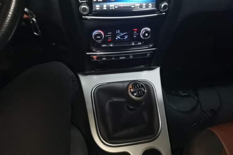 Used Haval H5 Classic 2018 Classic Edition 2.0T Diesel Manual 4x4 Prestige Model Gear Lever