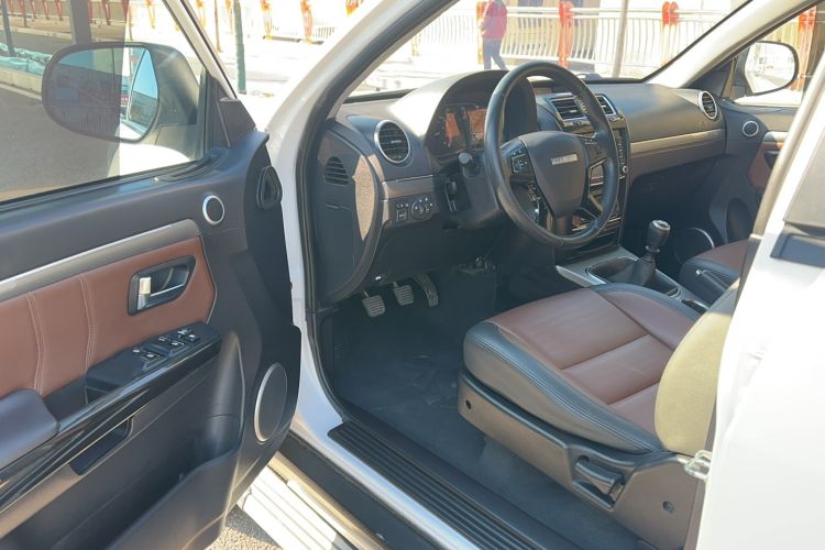 Used Haval H5 Classic 2018 Classic Edition 2.0T Manual 4x4 Progressive Model Interior 2