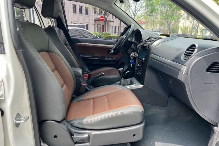 Used Haval H5 Classic 2018 Classic Edition 2.0T Manual Two-Wheel Drive Elite Model Interior 3