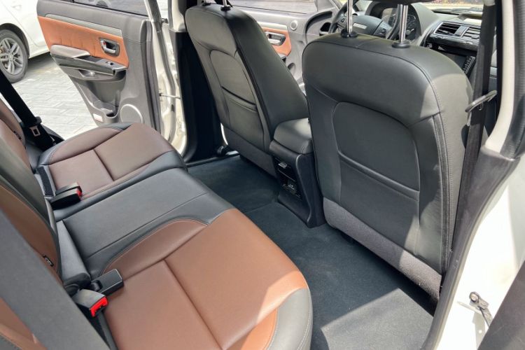 Used Haval H5 Classic 2018 Classic Edition 2.0T Manual Two-Wheel Drive Elite Model Interior 4