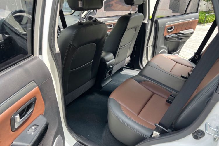 Used Haval H5 Classic 2018 Classic Edition 2.0T Manual Two-Wheel Drive Elite Model Interior 6