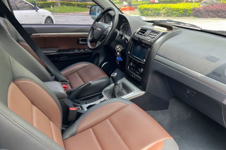 Used Haval H5 Classic 2018 Classic Edition 2.0T Manual Two-Wheel Drive Elite Model Interior 7