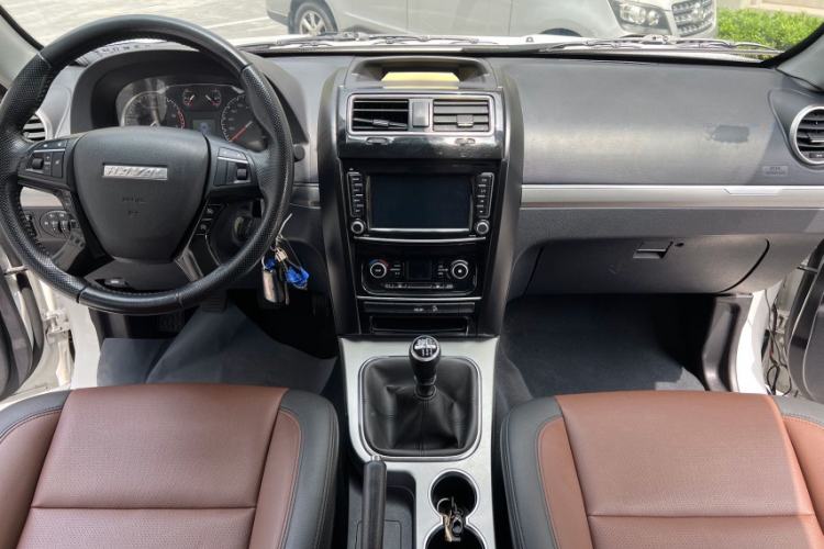 Used Haval H5 Classic 2018 Classic Edition 2.0T Manual Two-Wheel Drive Elite Model Interior 8