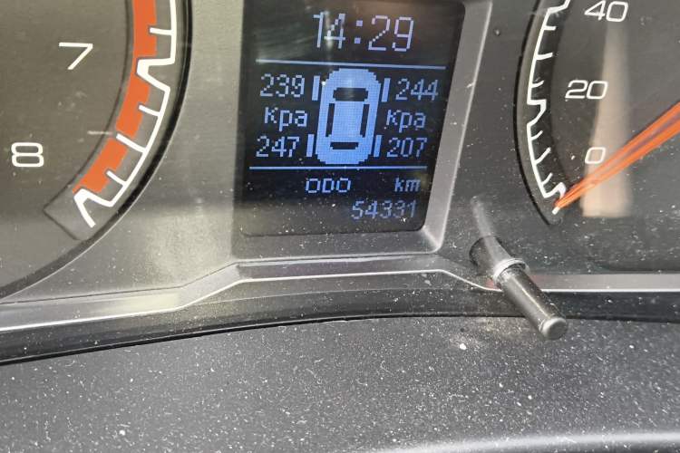 Used Haval H5 Classic 2018 Classic Edition 2.0T Manual Two-Wheel Drive Elite Model Odometer Close Up