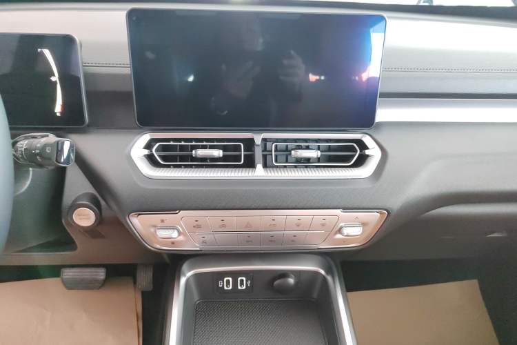 Used Haval H5 Classic 2023 2.0T Automatic All-Wheel Drive LinkedIn Gasoline Audio And AC Panel