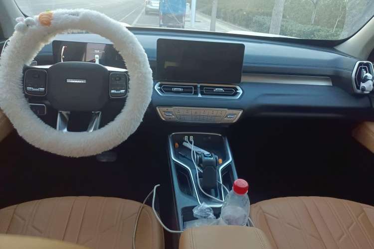 Used Haval H5 Classic 2023 2.0T Automatic All-Wheel Drive LinkedIn Gasoline Center Console