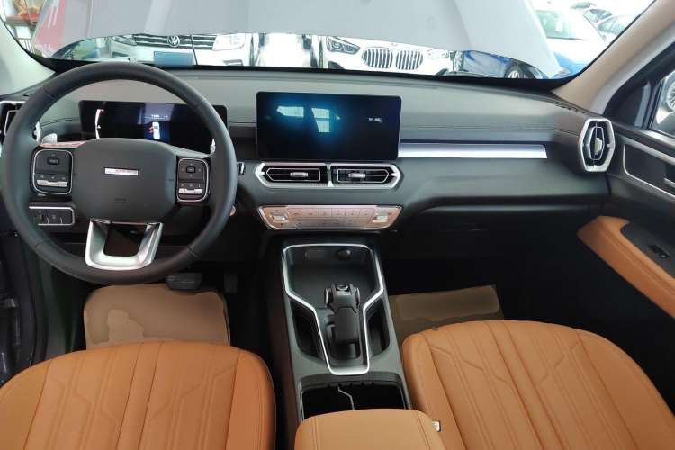 Used Haval H5 Classic 2023 2.0T Automatic All-Wheel Drive LinkedIn Gasoline Center Console