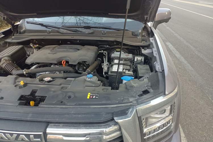Used Haval H5 Classic 2023 2.0T Automatic All-Wheel Drive LinkedIn Gasoline Engine Bay Left