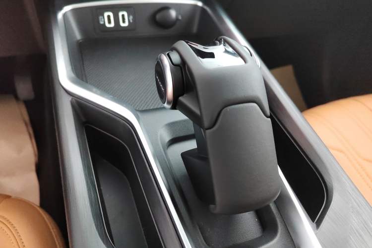 Used Haval H5 Classic 2023 2.0T Automatic All-Wheel Drive LinkedIn Gasoline Gear Lever