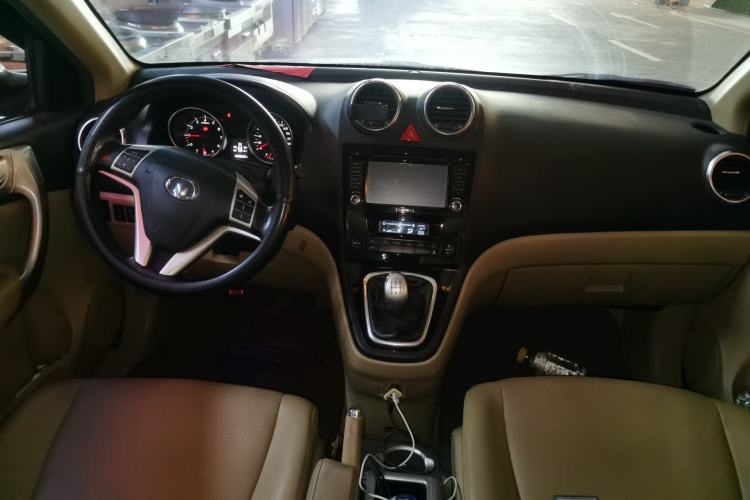 Used Haval H6 2011 2.0L Manual Two-Wheel Drive Elite Version Center Console