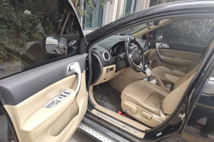 Used Haval H6 2011 Green Silence 2.0T Manual Two-Wheel Drive Elite Model Driver Seat