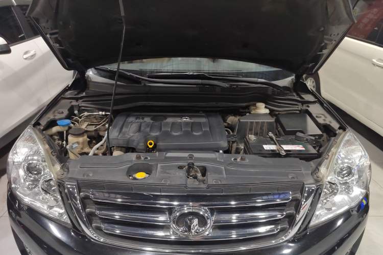 Used Haval H6 2011 Green Silence 2.0T Manual Two-Wheel Drive Elite Model Engine Bay